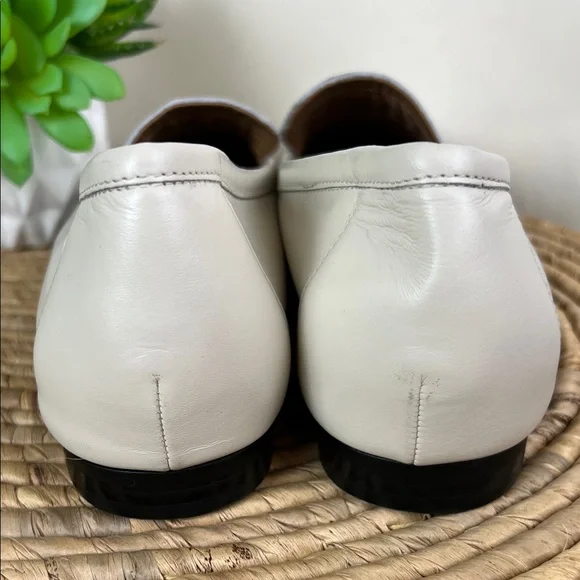 Vionic Cream Loafers with Gold Chain Detail 9 - Picture 4 of 10